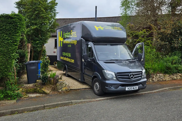 How to Pack Your Living Room for Moving House