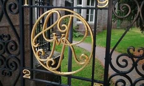 Removals with a Royal Backdrop