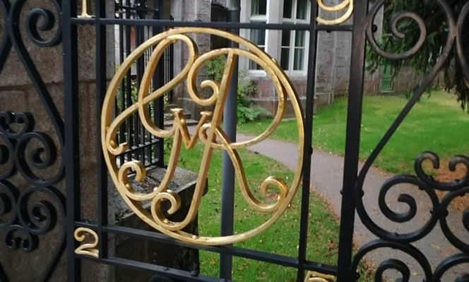 Removals with a Royal Backdrop